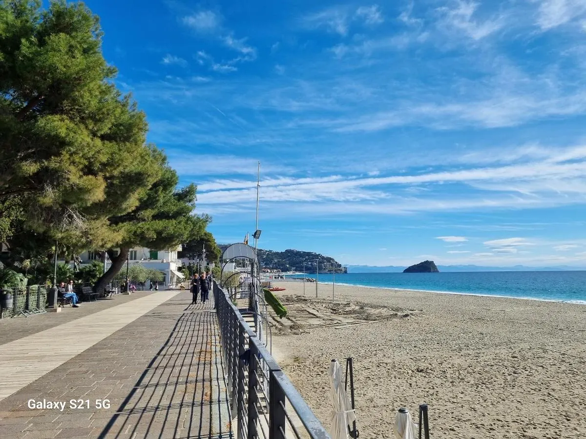 La Mansarda Di Noi2 Apartment Spotorno 0*,  Italy